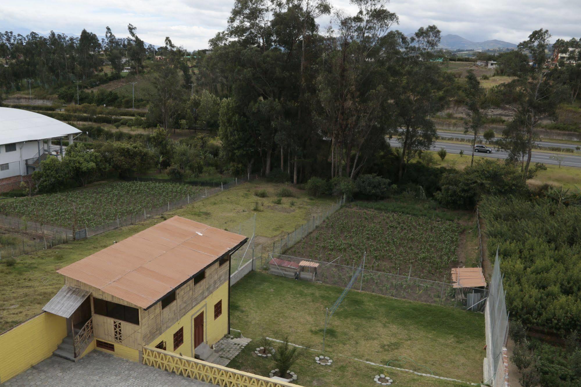 Hotel Residencial El Viajero Tababela Exterior photo